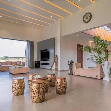 Stayvista'S Le Bon Horizon - Hillside Elegance With Chic Interiors, Poolside Serenity & Picturesque Gazebo - Proximity To Sula 나식 외부 사진