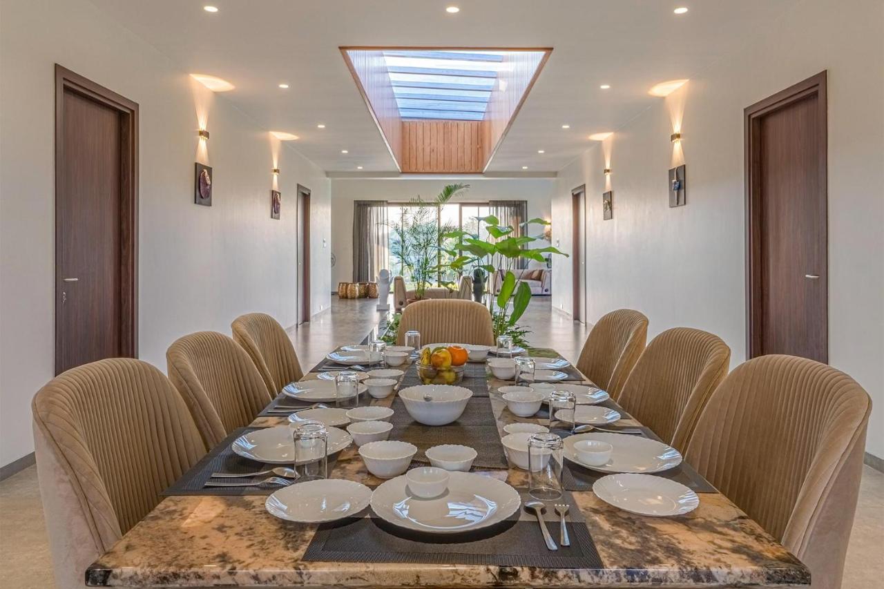 Stayvista'S Le Bon Horizon - Hillside Elegance With Chic Interiors, Poolside Serenity & Picturesque Gazebo - Proximity To Sula 나식 외부 사진