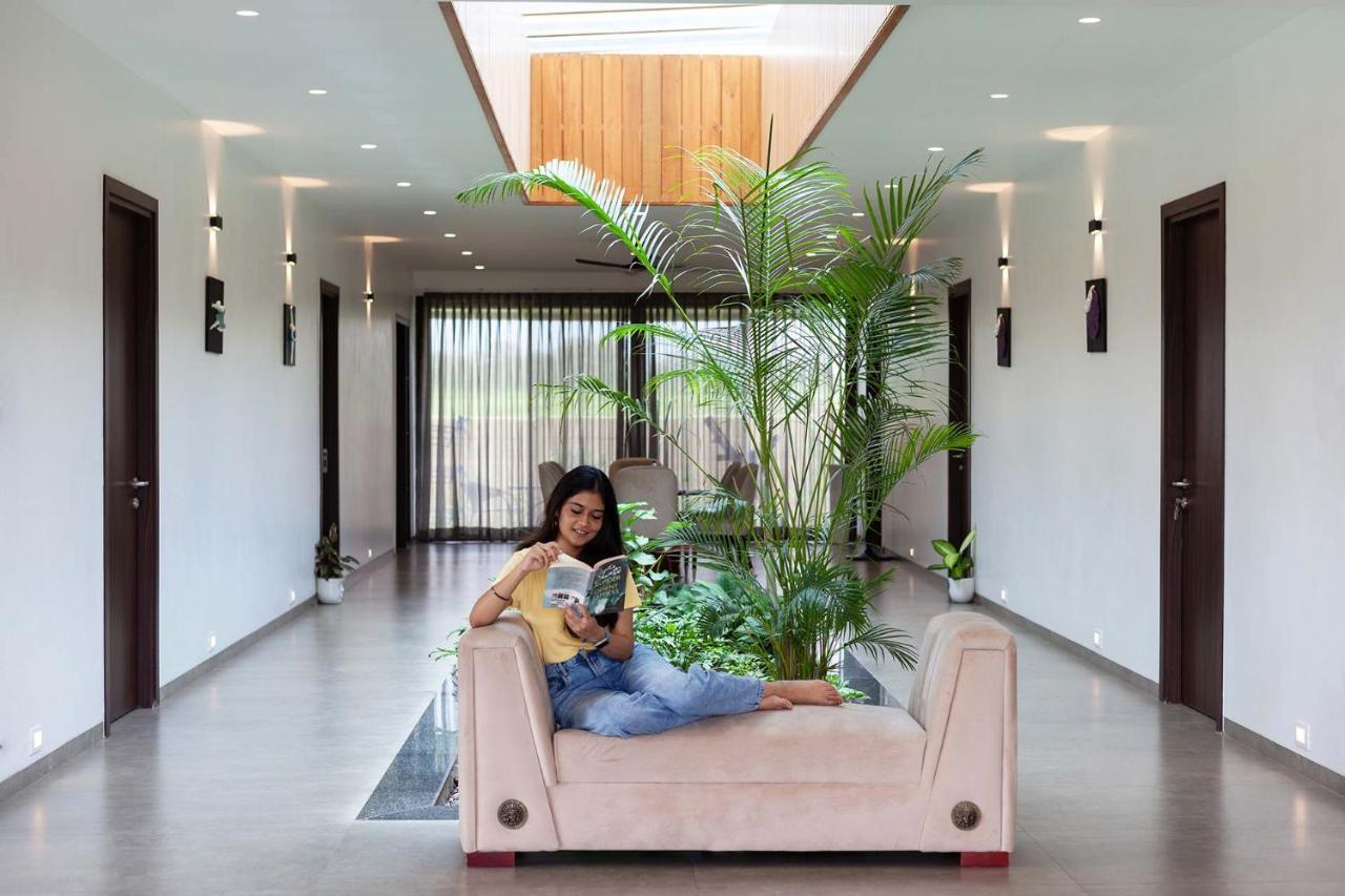 Stayvista'S Le Bon Horizon - Hillside Elegance With Chic Interiors, Poolside Serenity & Picturesque Gazebo - Proximity To Sula 나식 외부 사진
