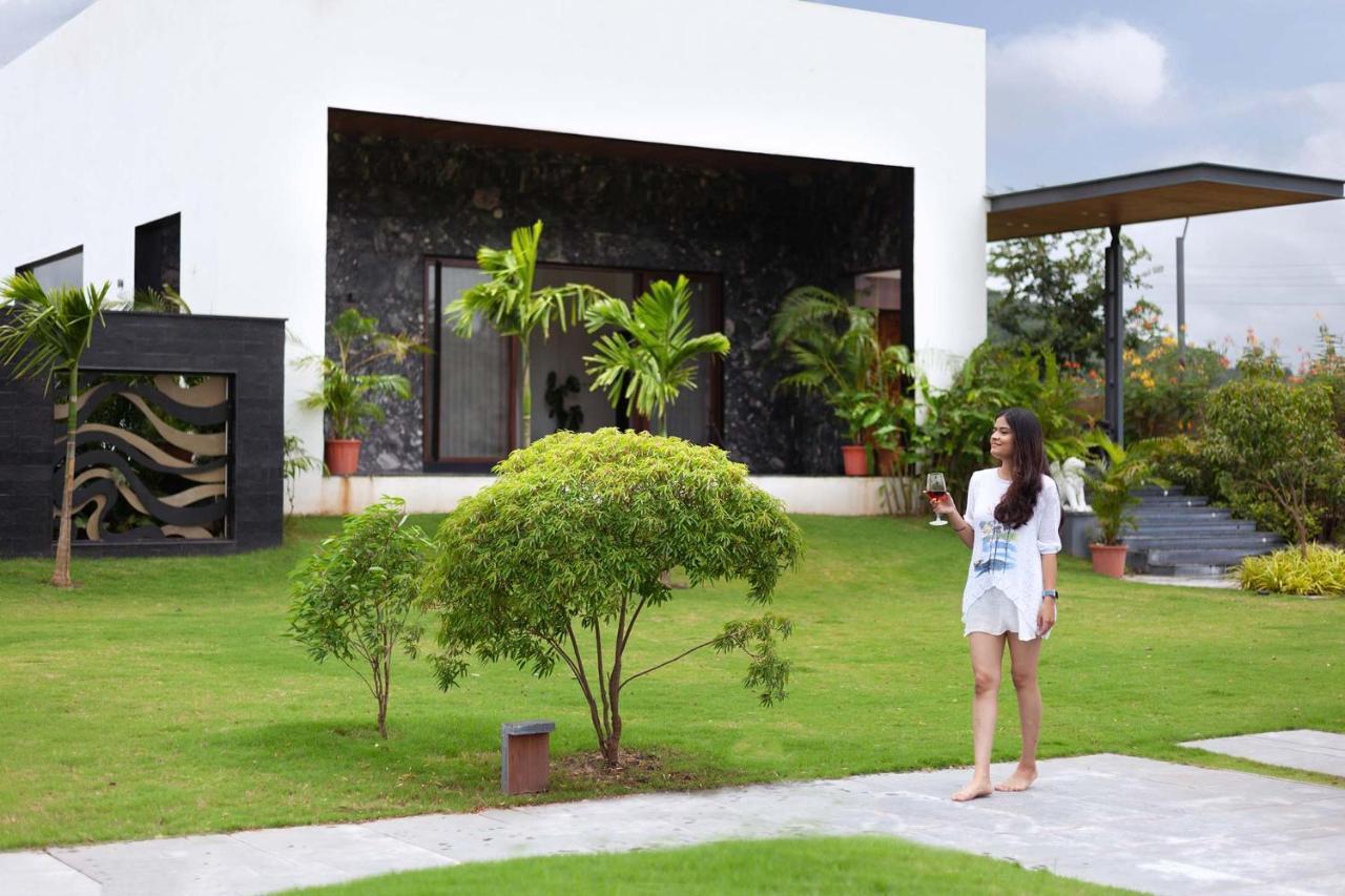 Stayvista'S Le Bon Horizon - Hillside Elegance With Chic Interiors, Poolside Serenity & Picturesque Gazebo - Proximity To Sula 나식 외부 사진