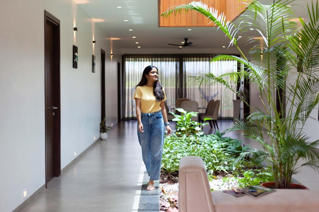 Stayvista'S Le Bon Horizon - Hillside Elegance With Chic Interiors, Poolside Serenity & Picturesque Gazebo - Proximity To Sula 나식 외부 사진