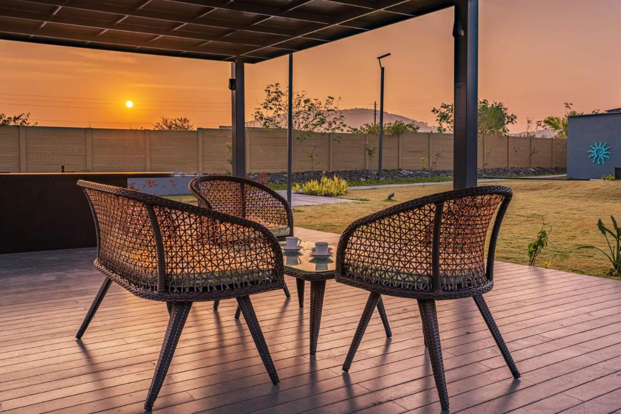 Stayvista'S Le Bon Horizon - Hillside Elegance With Chic Interiors, Poolside Serenity & Picturesque Gazebo - Proximity To Sula 나식 외부 사진