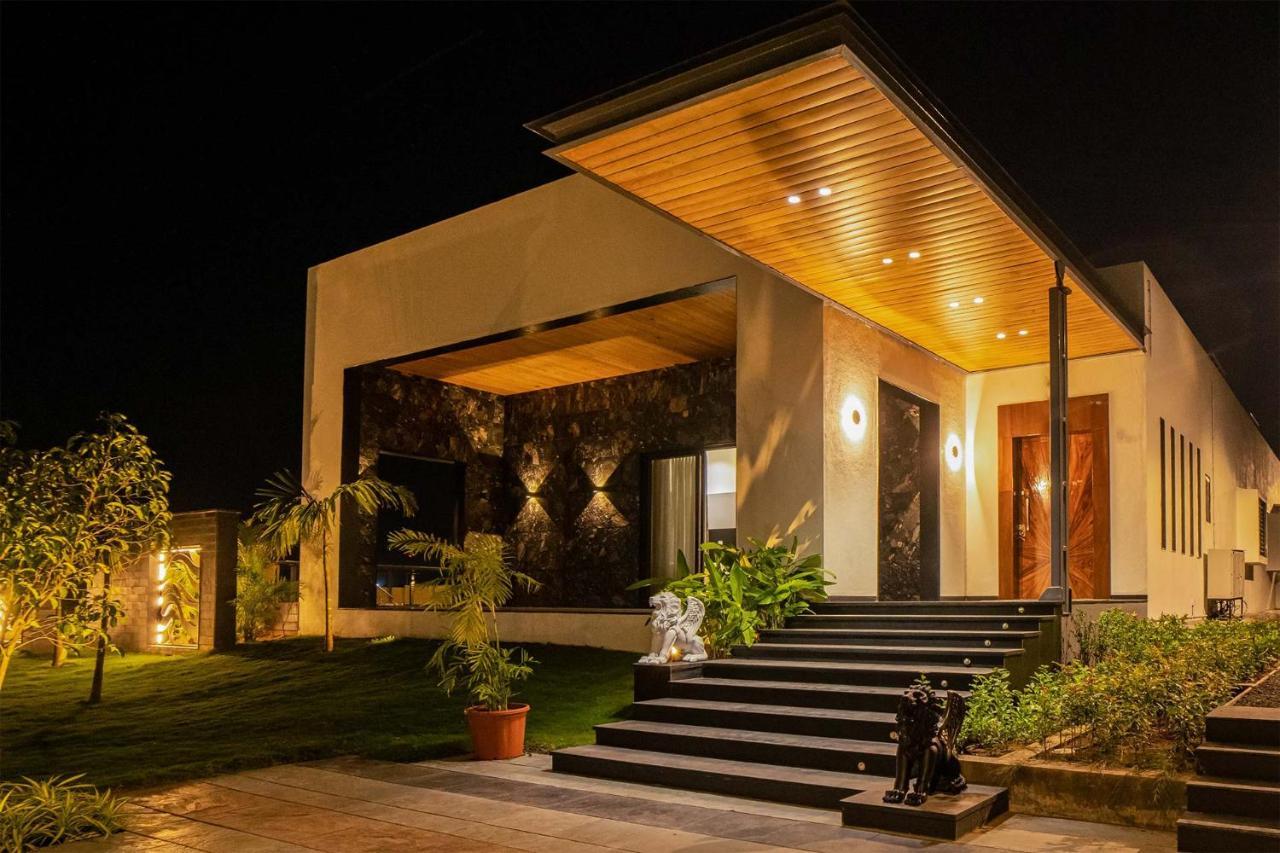 Stayvista'S Le Bon Horizon - Hillside Elegance With Chic Interiors, Poolside Serenity & Picturesque Gazebo - Proximity To Sula 나식 외부 사진