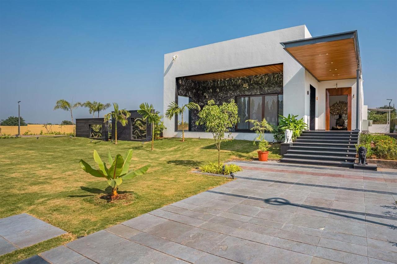 Stayvista'S Le Bon Horizon - Hillside Elegance With Chic Interiors, Poolside Serenity & Picturesque Gazebo - Proximity To Sula 나식 외부 사진