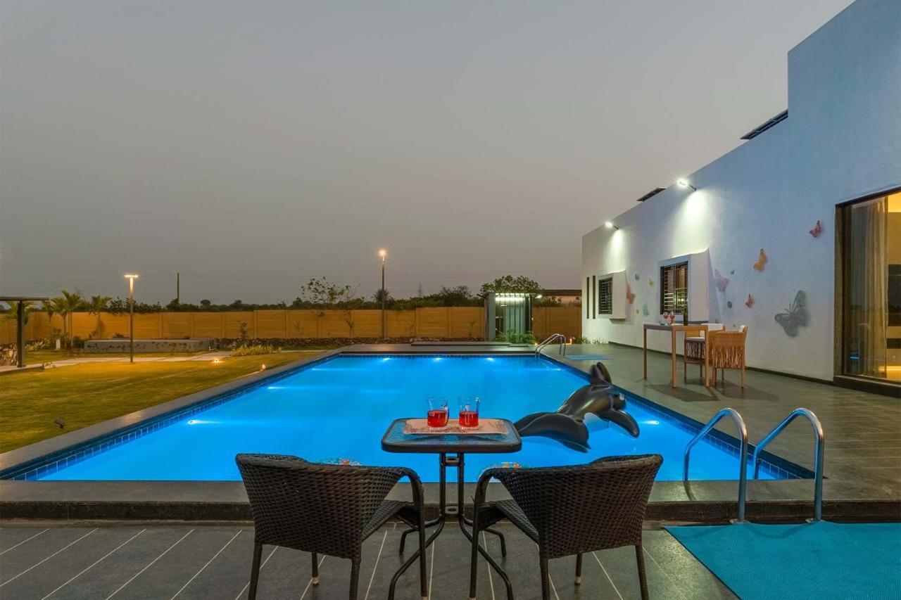 Stayvista'S Le Bon Horizon - Hillside Elegance With Chic Interiors, Poolside Serenity & Picturesque Gazebo - Proximity To Sula 나식 외부 사진