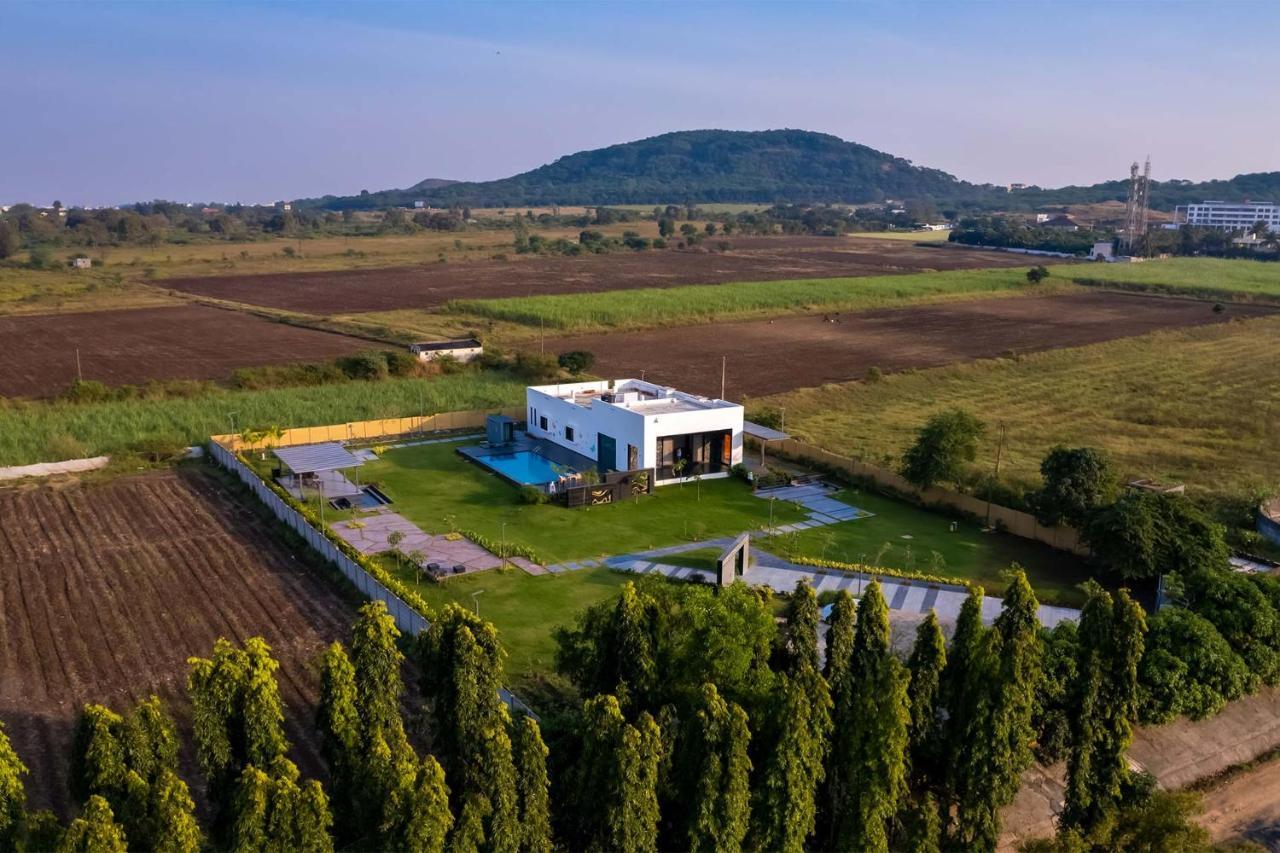 Stayvista'S Le Bon Horizon - Hillside Elegance With Chic Interiors, Poolside Serenity & Picturesque Gazebo - Proximity To Sula 나식 외부 사진