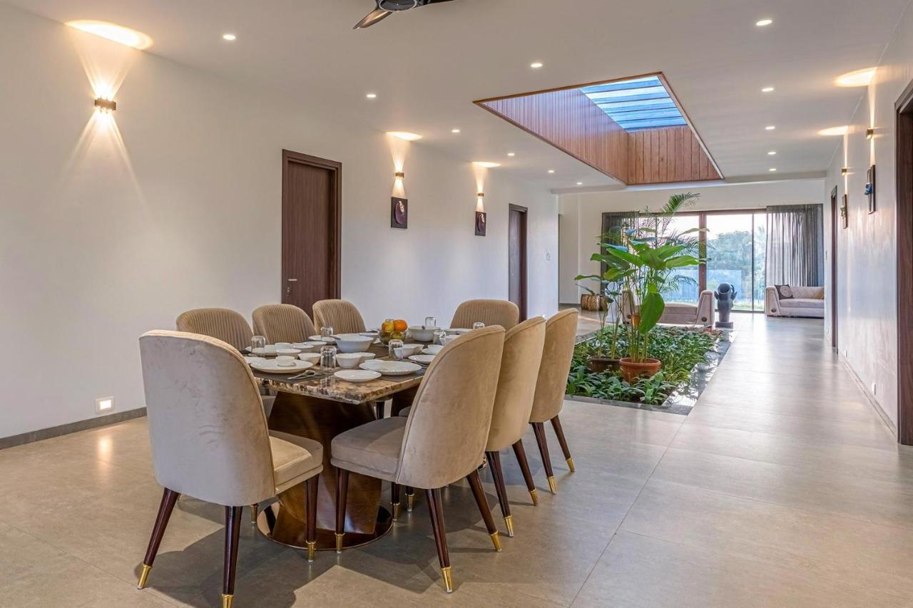 Stayvista'S Le Bon Horizon - Hillside Elegance With Chic Interiors, Poolside Serenity & Picturesque Gazebo - Proximity To Sula 나식 외부 사진
